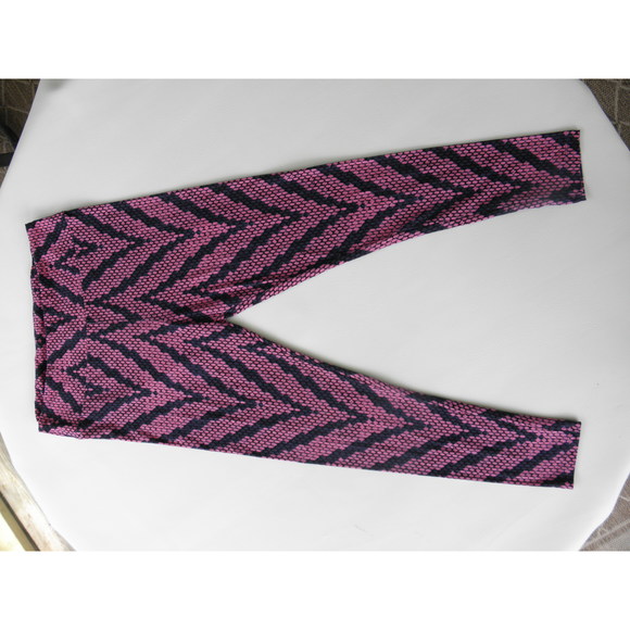 LuLaRoe TC Leggings - Pink/Gray Chevon/Snake Print - Picture 3 of 4